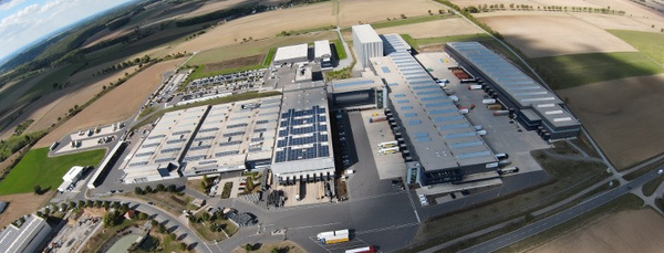 Eine Luftaufnahme des ebm-papst Produktionswerks in Hollenbach