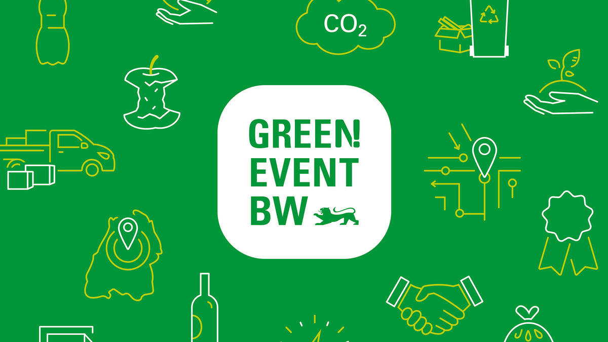 Grüner Hintergrund mit einer Grafik aus weißen, roten und gelben Linien, die Menschen bei einer Veranstaltung zeigen. Auf der rechten Seite ist das Green Event Logo auf weißem Hintergrund zu sehen.